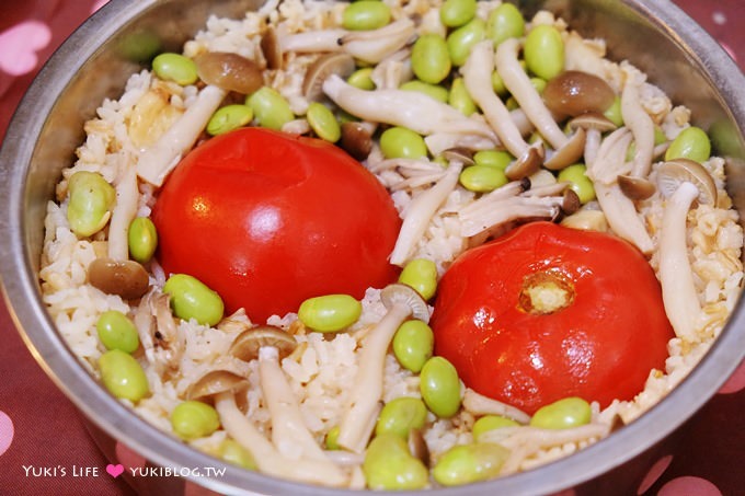 廚房習作【整顆番茄飯】簡單到不行.還超級快速又營養! 初次嘗試簡易蒜香版本 - yuki.tw