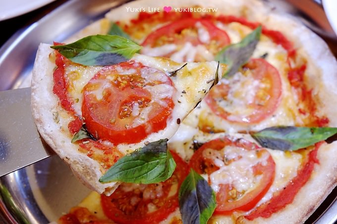 板橋美食【PIZZA FUN披薩坊平價披薩吃到飽】薯條、蜜汁烤雞腿無限享用.也有現炒義大利麵 - yuki.tw