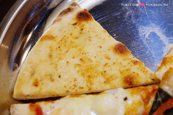 板橋美食【PIZZA FUN披薩坊平價披薩吃到飽】薯條、蜜汁烤雞腿無限享用.也有現炒義大利麵 - yuki.tw