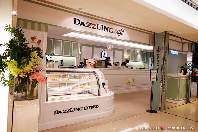 台北美食【Dazzling Cafe Kiwi】哇!有兔子耳朵椅❤台北車站微風廣場店 - yuki.tw