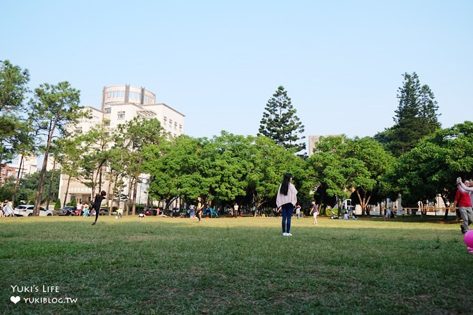 野餐推薦景點》中央大學小木屋鬆餅↬大草皮下午茶野放時光×親子同遊免費好去處 - yuki.tw