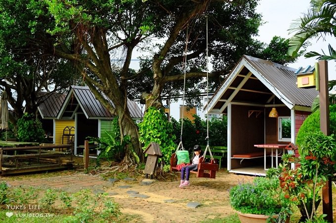 桃園大園親子景點【鄉村阿勃勒藝文農莊】小木屋玩沙池多肉庭園餐廳×適合聚會(華泰名品城順遊景點)桃園機場捷運A17領航站 - yuki.tw