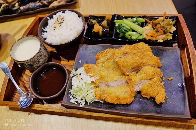 新莊美食新開幕【築地樂樂町】來一碗什麼都有的町町丼×排隊人氣餐廳(新莊運動公園附近美食) - yuki.tw