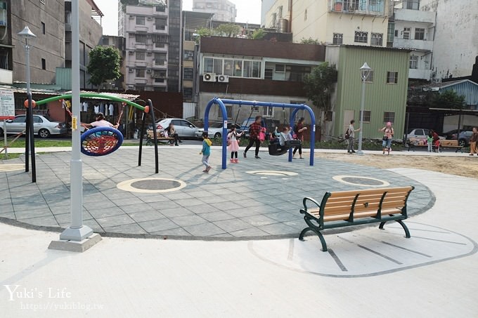 新北景點【佳和公園】大型波浪攀爬網特色公園×無邊際沙池、親子免費好去處！(有停車場) - yuki.tw