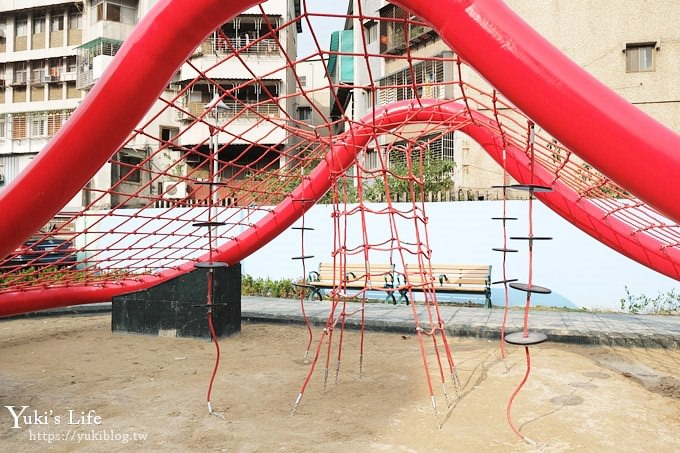 新北景點【佳和公園】大型波浪攀爬網特色公園×無邊際沙池、親子免費好去處！(有停車場) - yuki.tw