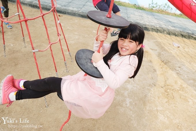 新北景點【佳和公園】大型波浪攀爬網特色公園×無邊際沙池、親子免費好去處！(有停車場) - yuki.tw