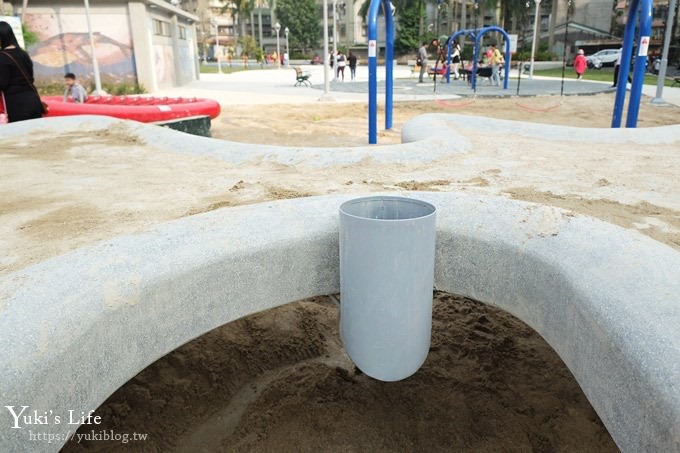 新北景點【佳和公園】大型波浪攀爬網特色公園×無邊際沙池、親子免費好去處！(有停車場) - yuki.tw