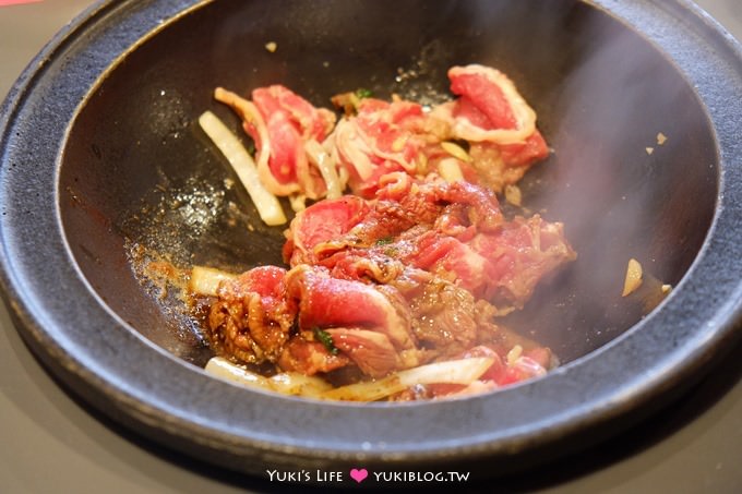 淡水老街美食【九濤石頭火鍋】爆炒香特製沙茶湯頭味道好、Prime雪花翼板牛肉鍋@淡水捷運站 - yuki.tw