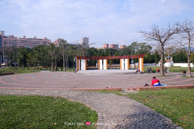 新北景點【溪北生態公園】章魚溜滑梯×海灘風大沙坑挖土機×攀爬網×野餐親子景點(附近隱藏版美食攻略) - yuki.tw