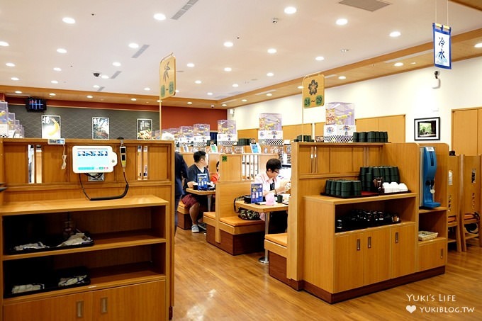 〈機場捷運林口站A9美食〉三井outlet【藏壽司】吃迴轉壽司玩扭蛋×另類的有趣親子餐廳(下雨天備案) - yuki.tw