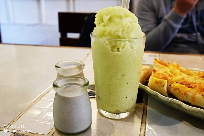 新竹峨眉湖美食下午茶【黃金傳說窯烤麵包】不一樣的乳酪脆皮披薩~皮薄料多好滋味❤ - yuki.tw