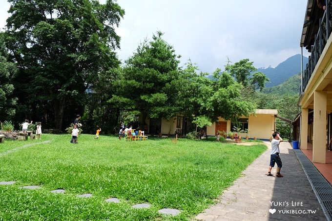 新竹景觀餐廳【大山北月】童趣校園風格草皮景觀餐廳×外拍親子景點 - yuki.tw