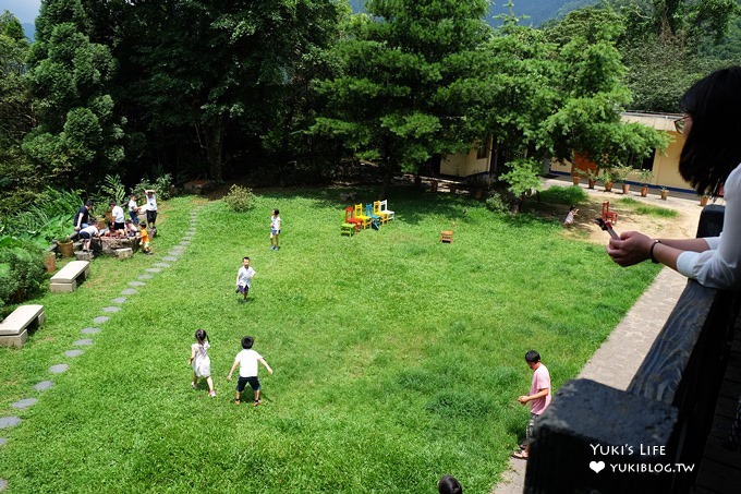 新竹景觀餐廳【大山北月】童趣校園風格草皮景觀餐廳×外拍親子景點 - yuki.tw