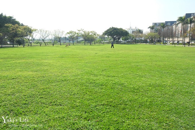 桃園景點【玉山公園】落羽松大道×黑熊溜滑梯～大草皮野餐親子景點 - yuki.tw