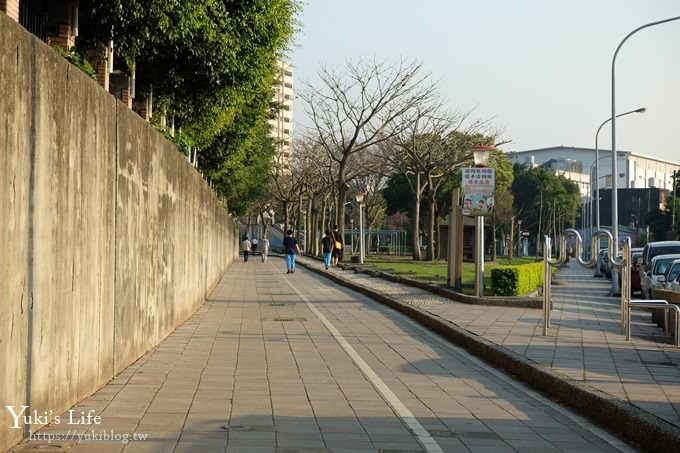 桃園景點【玉山公園】落羽松大道×黑熊溜滑梯～大草皮野餐親子景點 - yuki.tw