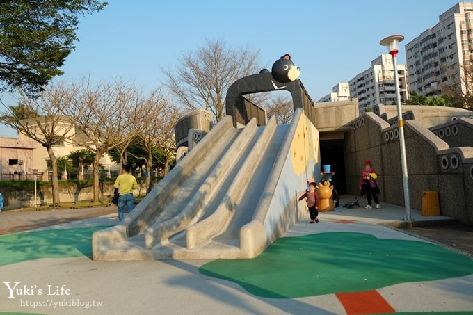 桃園景點【玉山公園】落羽松大道×黑熊溜滑梯～大草皮野餐親子景點 - yuki.tw