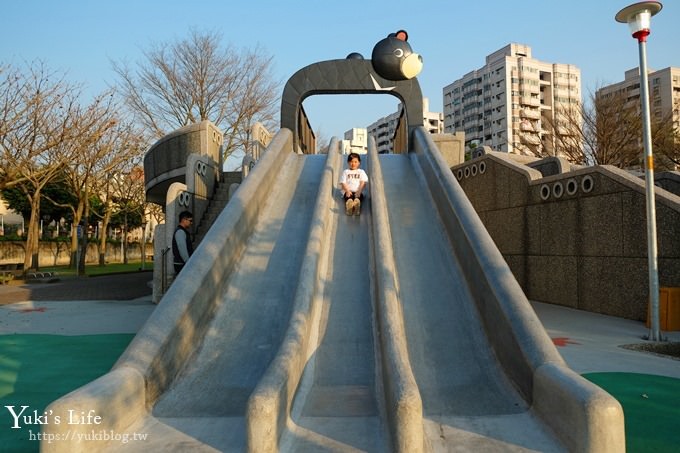 桃園景點【玉山公園】落羽松大道×黑熊溜滑梯～大草皮野餐親子景點 - yuki.tw