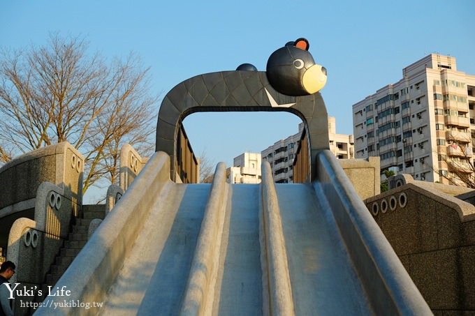 桃園景點【玉山公園】落羽松大道×黑熊溜滑梯～大草皮野餐親子景點 - yuki.tw