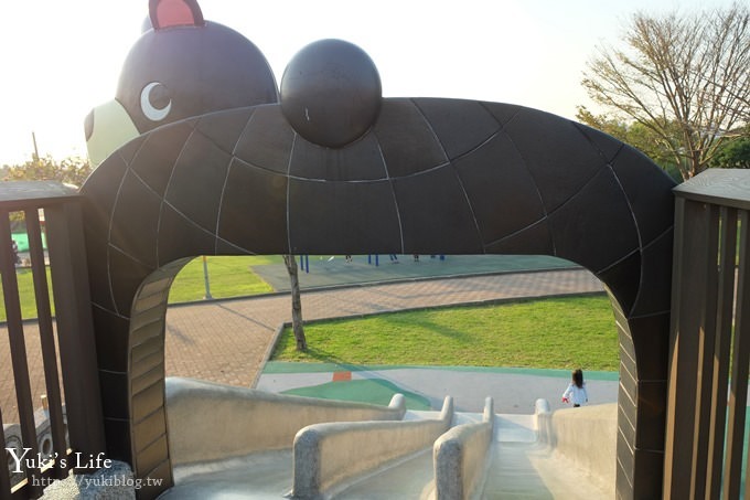 桃園景點【玉山公園】落羽松大道×黑熊溜滑梯～大草皮野餐親子景點 - yuki.tw