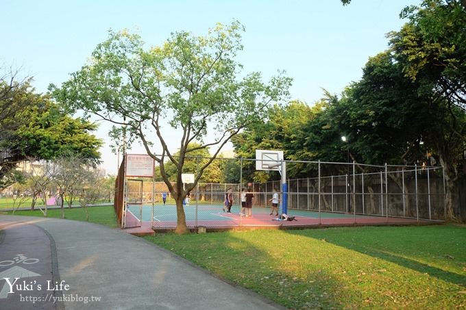 桃園景點【玉山公園】落羽松大道×黑熊溜滑梯～大草皮野餐親子景點 - yuki.tw