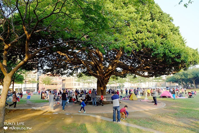 桃園免費親子景點【陽明運動公園】彩色水管磨石子溜滑梯×野餐踏青打球好去處(有停車場／大草皮景點) - yuki.tw