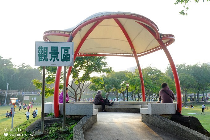 桃園免費親子景點【陽明運動公園】彩色水管磨石子溜滑梯×野餐踏青打球好去處(有停車場／大草皮景點) - yuki.tw