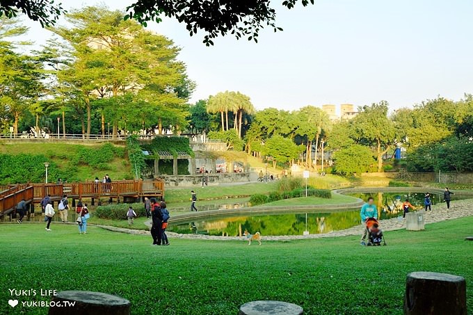 桃園免費親子景點【陽明運動公園】彩色水管磨石子溜滑梯×野餐踏青打球好去處(有停車場／大草皮景點) - yuki.tw