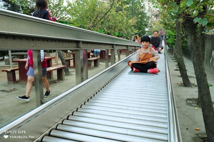 台南景點【佳福寺】滾輪溜滑梯兒童樂園×免費親子景點×烤肉區×野餐大草皮 - yuki.tw