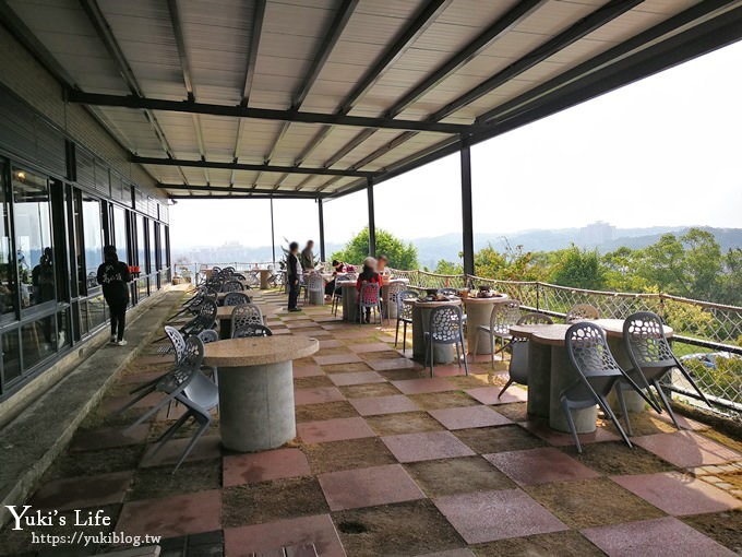 新竹景點【101高山頂景觀餐廳】環狀透明觀景台IG美拍點×青草湖夜景餐廳 - yuki.tw