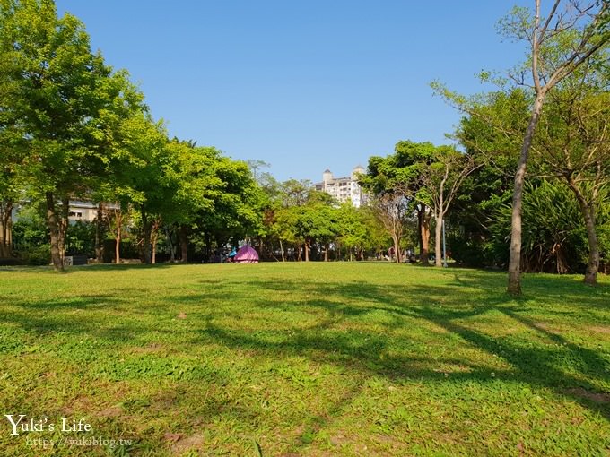 台北景點【華山文創園區大草原】免費親子景點 野餐好去處(台北捷運忠孝新生站) - yuki.tw