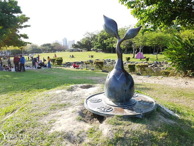 台北景點【華山文創園區大草原】免費親子景點 野餐好去處(台北捷運忠孝新生站) - yuki.tw