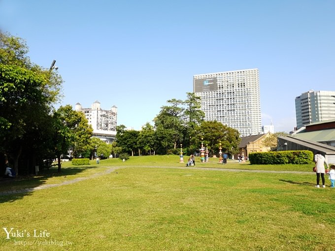 台北景點【華山文創園區大草原】免費親子景點 野餐好去處(台北捷運忠孝新生站) - yuki.tw