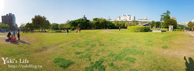 台北景點【華山文創園區大草原】免費親子景點 野餐好去處(台北捷運忠孝新生站) - yuki.tw