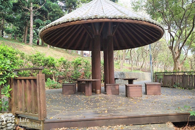 桃園景點【長庚養生文化村】粉紅隧道大沙坑 親子景點 賞櫻木棧道(野餐、室內游泳池親子景點) - yuki.tw