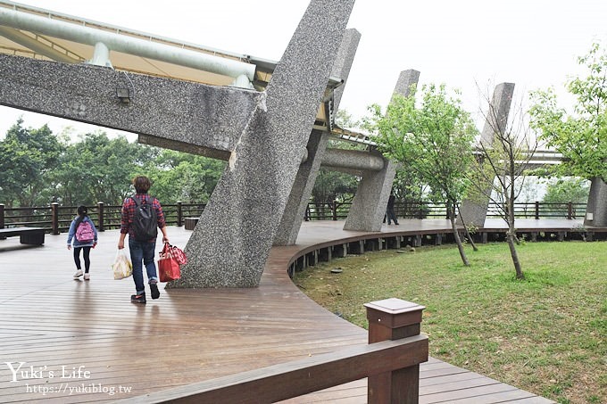 桃園景點【長庚養生文化村】粉紅隧道大沙坑 親子景點 賞櫻木棧道(野餐、室內游泳池親子景點) - yuki.tw