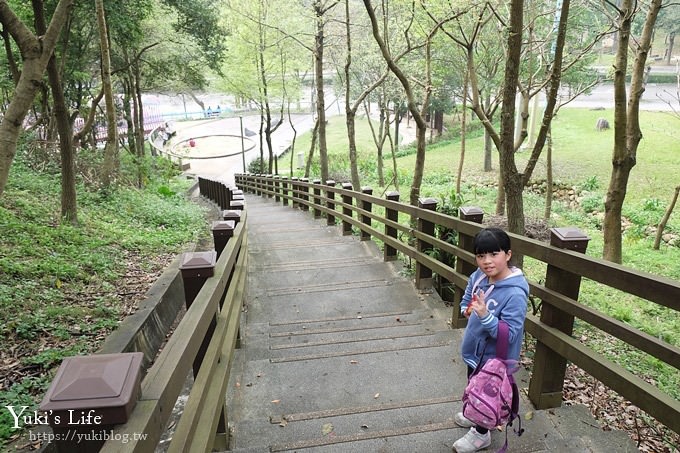 桃園景點【長庚養生文化村】粉紅隧道大沙坑 親子景點 賞櫻木棧道(野餐、室內游泳池親子景點) - yuki.tw