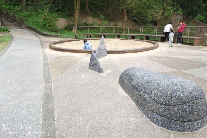 桃園景點【長庚養生文化村】粉紅隧道大沙坑 親子景點 賞櫻木棧道(野餐、室內游泳池親子景點) - yuki.tw