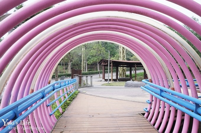 桃園景點【長庚養生文化村】粉紅隧道大沙坑 親子景點 賞櫻木棧道(野餐、室內游泳池親子景點) - yuki.tw