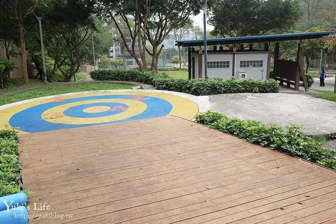 桃園景點【長庚養生文化村】粉紅隧道大沙坑 親子景點 賞櫻木棧道(野餐、室內游泳池親子景點) - yuki.tw