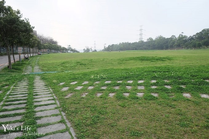 桃園景點【長庚養生文化村】粉紅隧道大沙坑 親子景點 賞櫻木棧道(野餐、室內游泳池親子景點) - yuki.tw