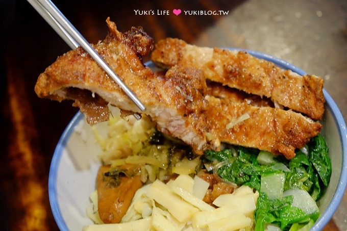 鶯歌老街美食小吃【厚道飲食店】古早味排骨飯VS香酥雞腿飯~平價大碗又好吃! - yuki.tw