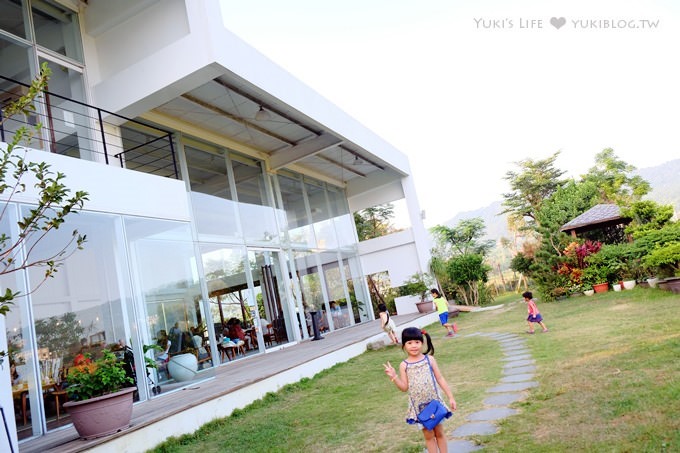 新竹竹北景觀餐廳【喜木咖啡】玻璃屋大庭院田野咖啡館×親子好去處 - yuki.tw