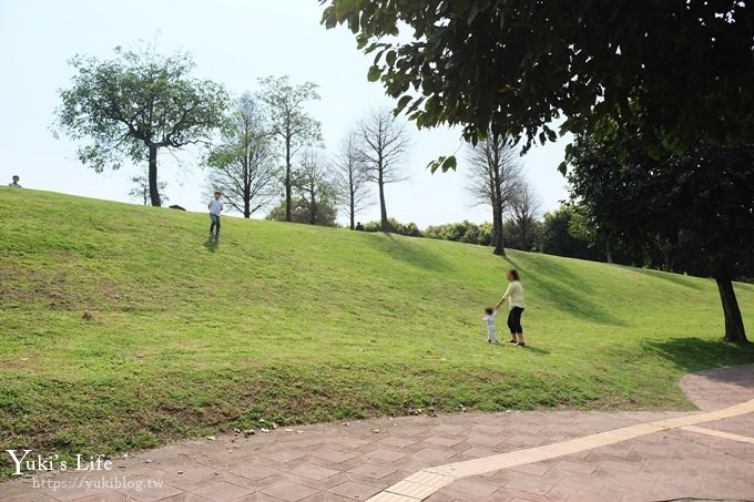 桃園景點【大溪埔頂公園】花海大草皮×親子景點 溜滑梯野餐好去處！(交通玩法攻略圖) - yuki.tw