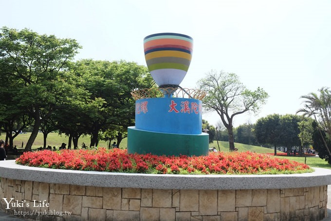 桃園景點【大溪埔頂公園】花海大草皮×親子景點 溜滑梯野餐好去處！(交通玩法攻略圖) - yuki.tw