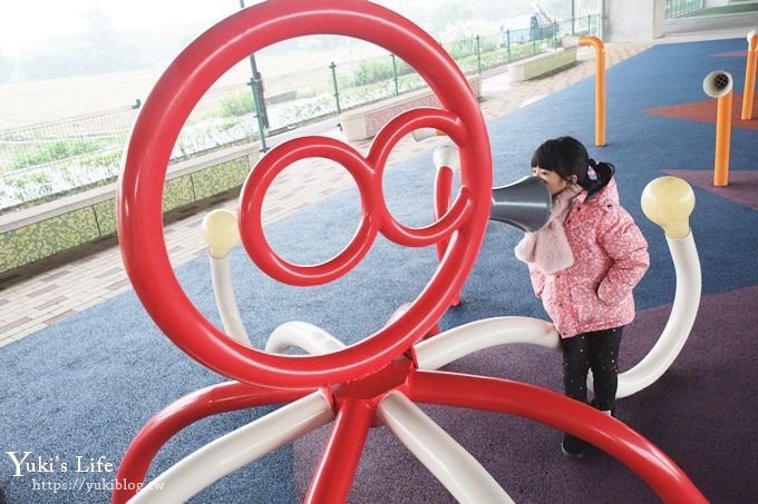 桃園景點【國際橋下兒童遊樂場】親子冒險公園.整排遊樂設施下雨也能玩！ - yuki.tw