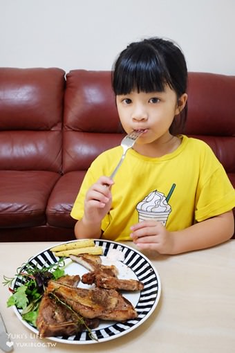 輕食廚房食譜【德國BEKA貝卡黑鑽陶瓷單柄附耳炒鍋】簡易爆汁手作漢堡排×迷迭香羊排×歐姆蛋早午餐 - yuki.tw