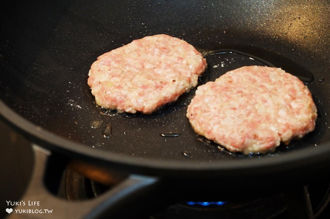 輕食廚房食譜【德國BEKA貝卡黑鑽陶瓷單柄附耳炒鍋】簡易爆汁手作漢堡排×迷迭香羊排×歐姆蛋早午餐 - yuki.tw