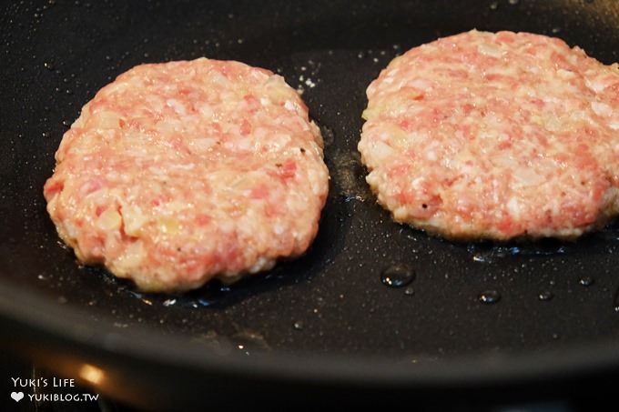 輕食廚房食譜【德國BEKA貝卡黑鑽陶瓷單柄附耳炒鍋】簡易爆汁手作漢堡排×迷迭香羊排×歐姆蛋早午餐 - yuki.tw