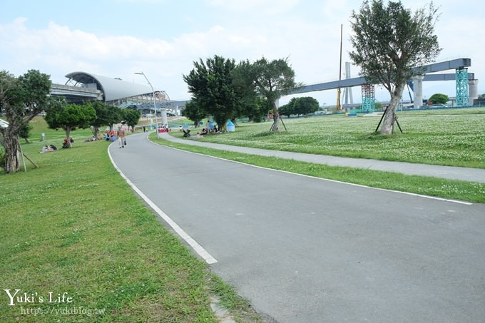 新北親子景點【大臺北都會公園】7公尺幸運草地景溜滑梯×野餐、騎車好去處→捷運三重站 - yuki.tw