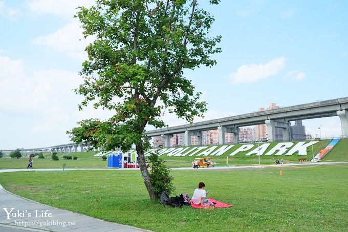 新北親子景點【大臺北都會公園】7公尺幸運草地景溜滑梯×野餐、騎車好去處→捷運三重站 - yuki.tw